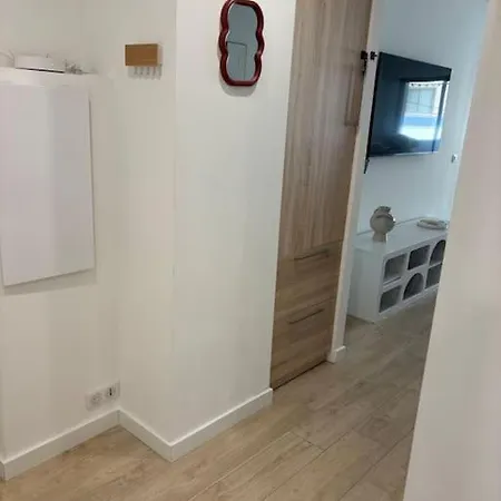 Vue Mer Refait A Neuf Apartman Antibes